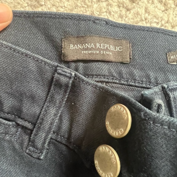 Banana Republic HIGH RISE WIDE-LEG CROP jeans in black - Picture 2 of 6